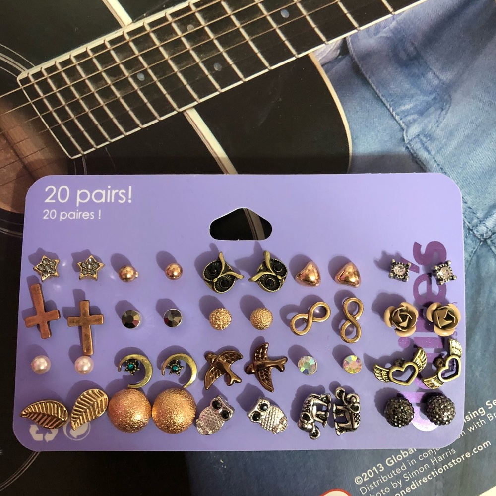 20 pair earrings Claire’s